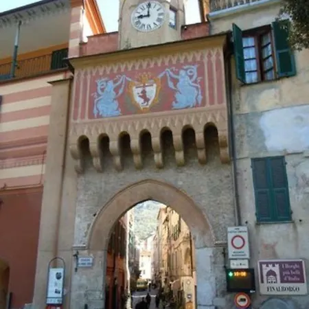 Piccolo Attico Sul Borgo Finale Ligure